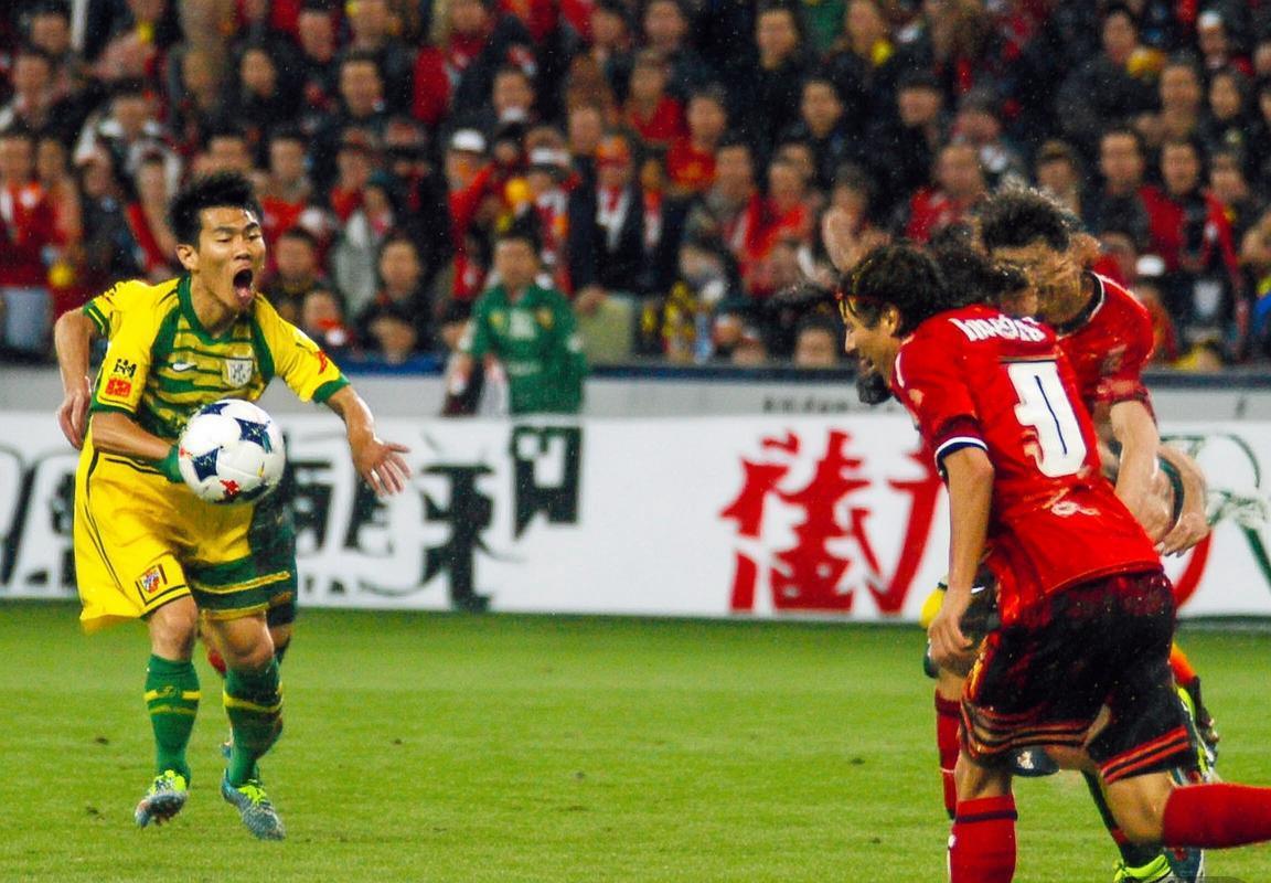 2014中超焦点战：国安建业对决中的战术博弈精彩瞬间